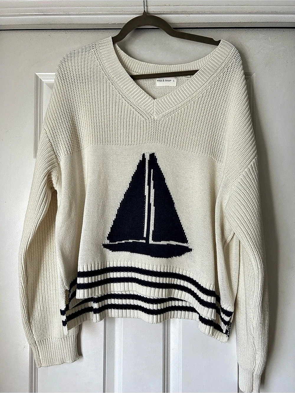 mia & tess V-Neck Sailboat Sweater in Cream & Blue Size Large